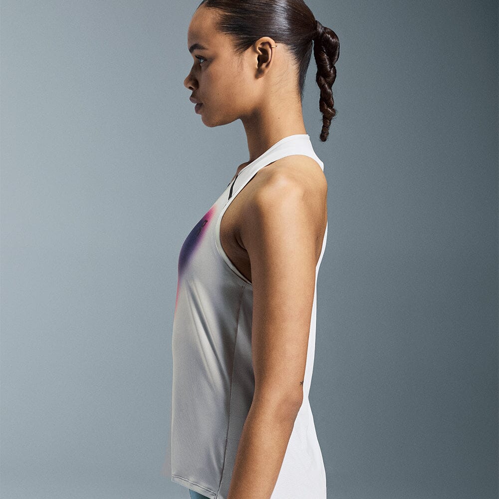 On Women's Performance Tank - Prism Capsule - BlackToe Running#colour_glacier