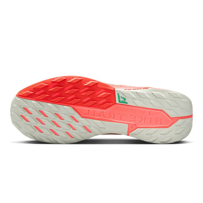 Nike Women's Pegasus Trail 5 GORE-TEX - BlackToe Running#colour_light-silver-hyper-crimson-wild-mango